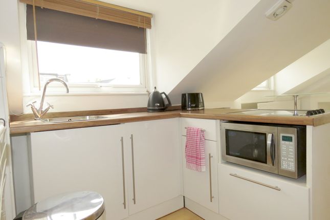 Flat 2,, 234, Sandycombe Road, Richmond photo 3