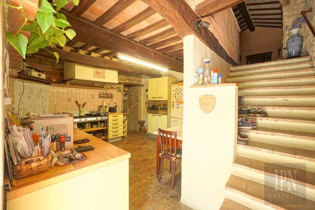 Farmhouse for sale in Montelovesco, Umbria, Italy
