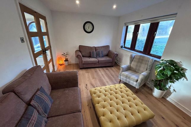 59, Pennine Gardens, Huddersfield photo 2