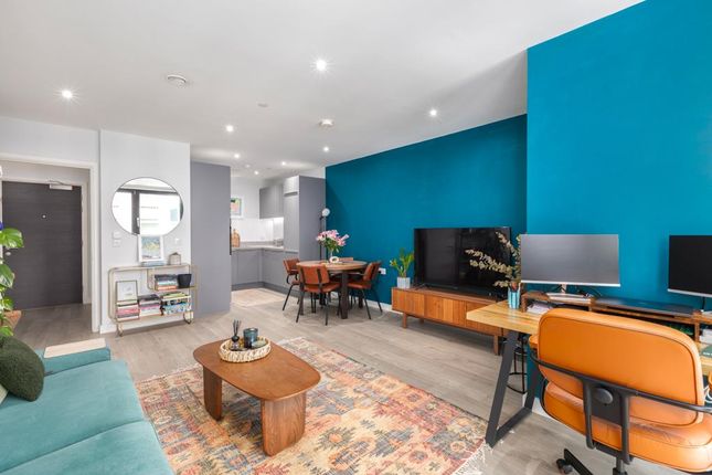 Flat 41 Millstream Towers, 5 Station Road, London photo 4