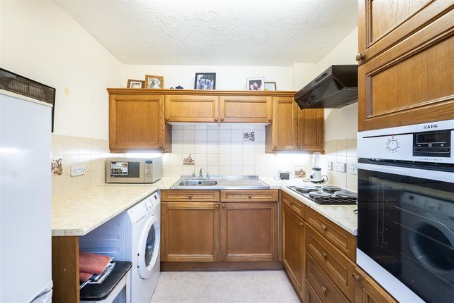 12 Davis Court, Marlborough Road, St. Albans photo 4