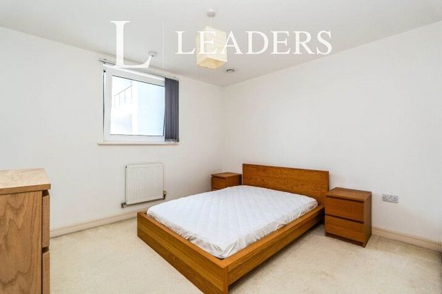 Flat 50 Sapphire Court, Ocean Way, Southampton photo 2