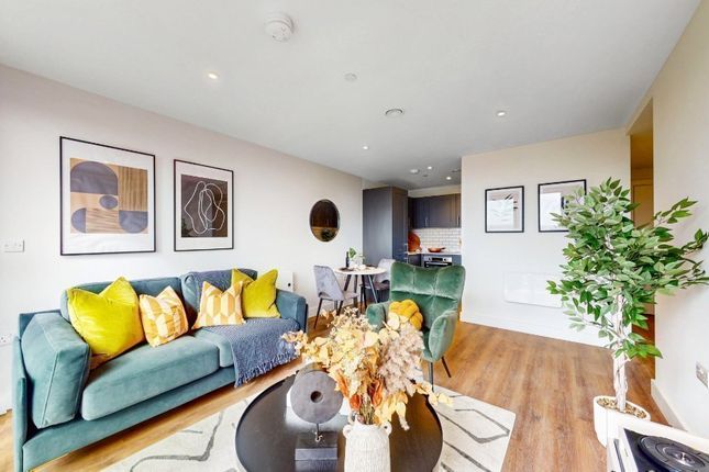 1-bed flat on Garden Boulevard Maidenhead, Berkshire, £1,550/mo