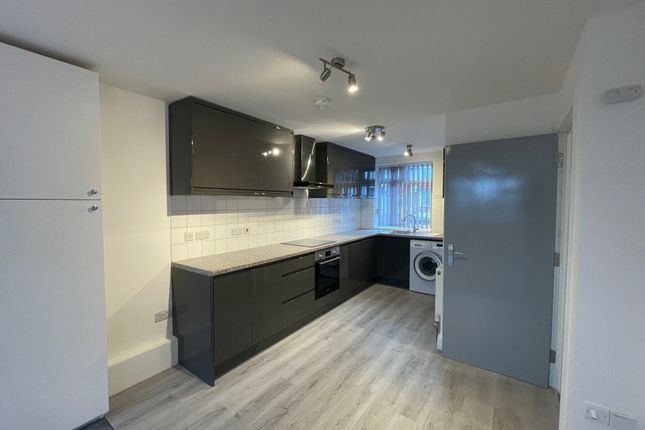 Flat to rent in Park Lane, Wembley
