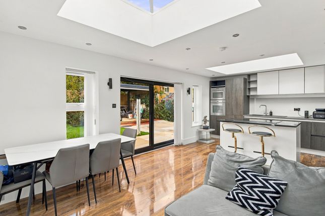 9 Highfield Road, Windsor photo 3