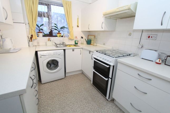 33, Woodcombe Close, Brierley Hill photo 3