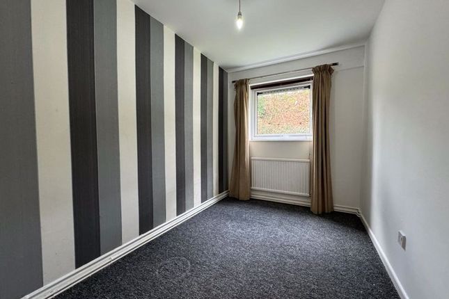 Flat to rent in Beaumont Court, Heaton, Bolton