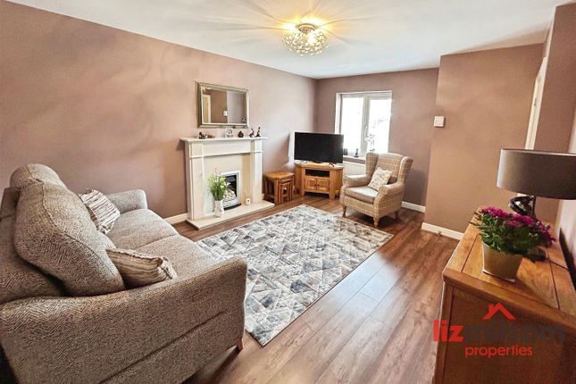 8, Castle Croft, Swadlincote photo 4