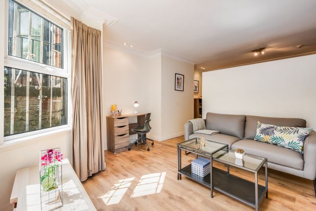 Flat to rent in St. Johns Terrace, Leeds