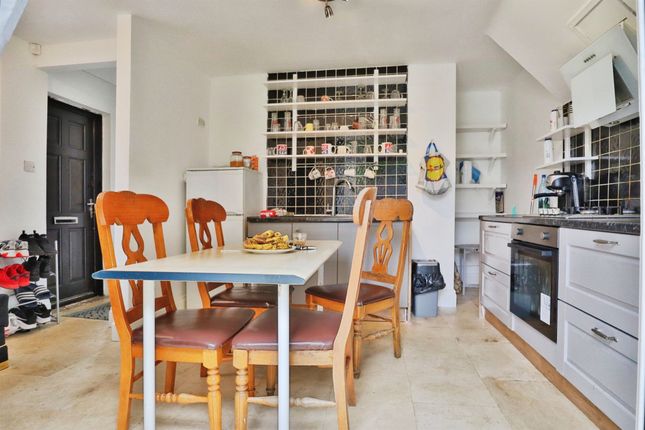 88, Gipton Wood Road, LEEDS photo 2