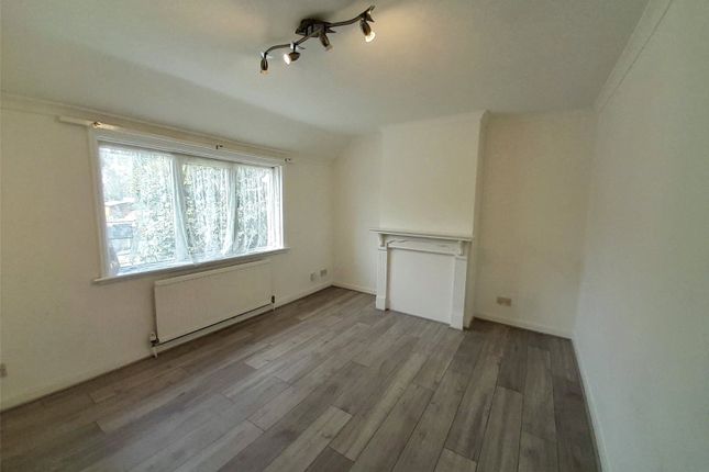 Maisonette to rent in Brighton Road, Hooley, Coulsdon, Surrey