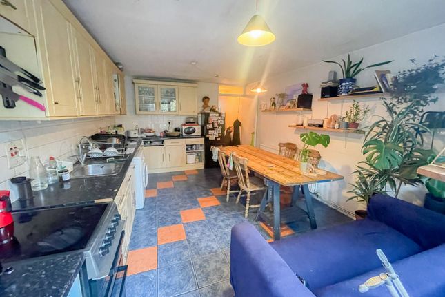 Terraced house to rent in Solway Close, Hackney, London