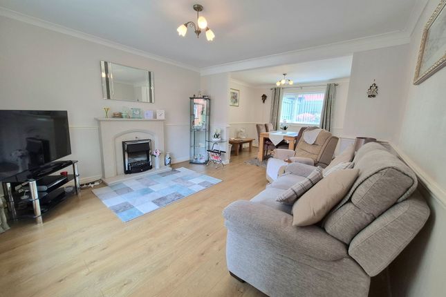 165, Lindens, Skelmersdale photo 3