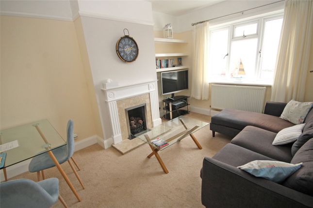 4A,, Cliff Crescent, Barton on Sea photo 2