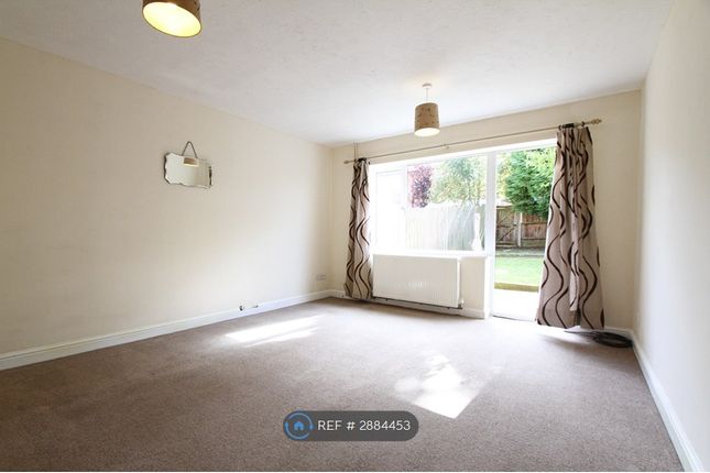Frensham Close, Banbury photo 3