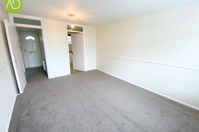 35, Woodgrange Court, Herts photo 4