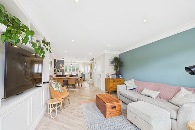 2, Wilden Mews, Naphill, Buckinghamshire, HP14 4DQ, Naphill photo 2