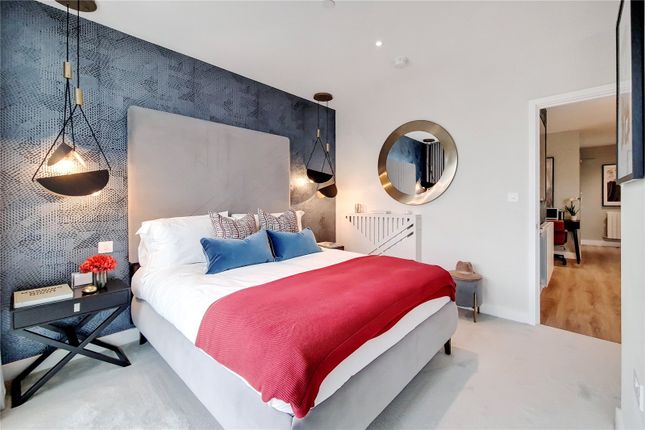 Flat for sale in Waterlily Court, Kidbrooke Village, London