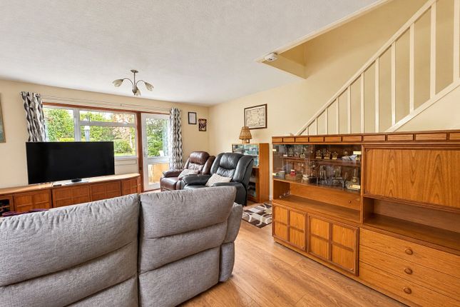 Rushden Way, Farnham photo 3