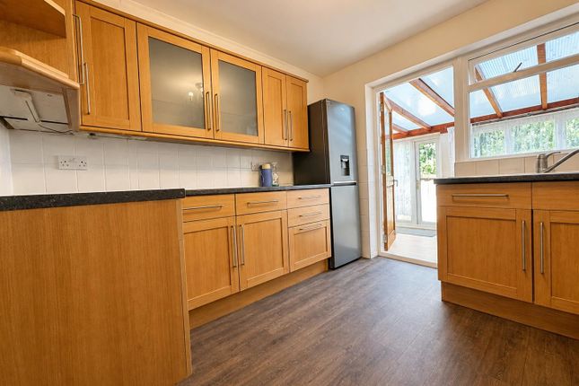 20, Griffin Close, Slough photo 5