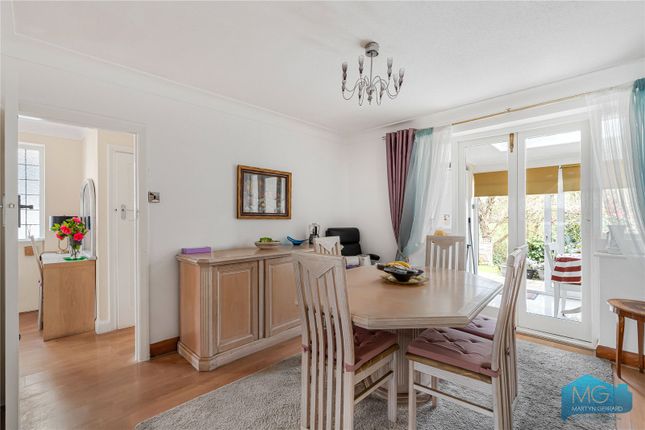 32, Great Bushey Drive, London photo 3