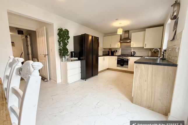 98 Maes Y Rhedyn, Bridgend photo 4