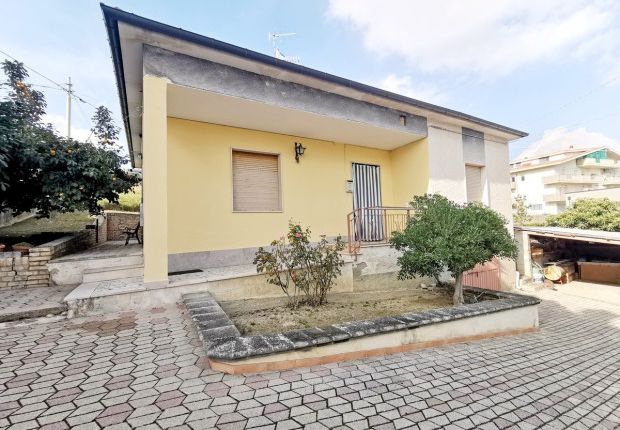 Detached house for sale in Pescara, Penne, Abruzzo, Pe65017