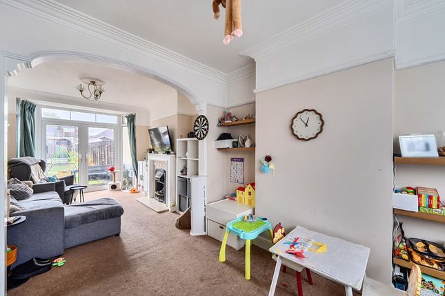 32, Molesey Drive, Sutton photo 3