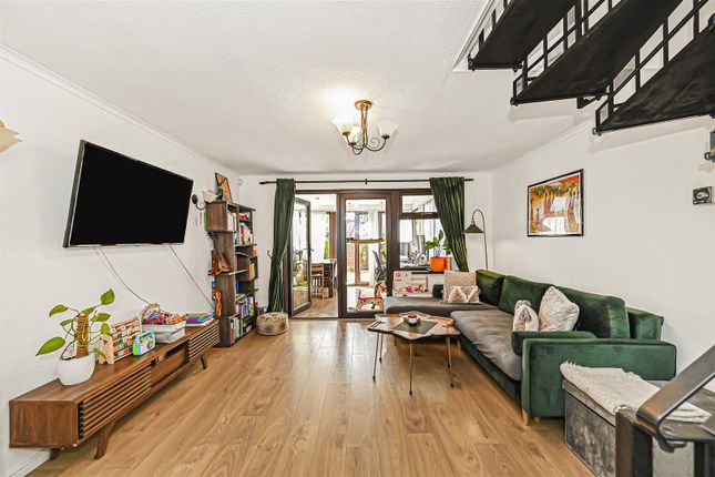 16, Claire Place, London photo 2