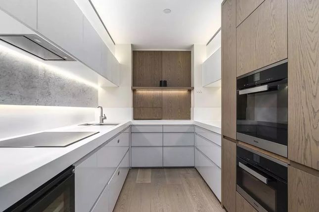 Flat for sale in Mortimer St, London, Fitzrovia