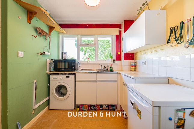 33 Monksgrove, Loughton photo 4
