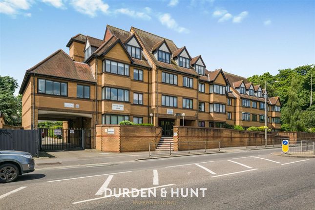 1-bed house on Flat 17, Manor Court Lodge, London, £180,000