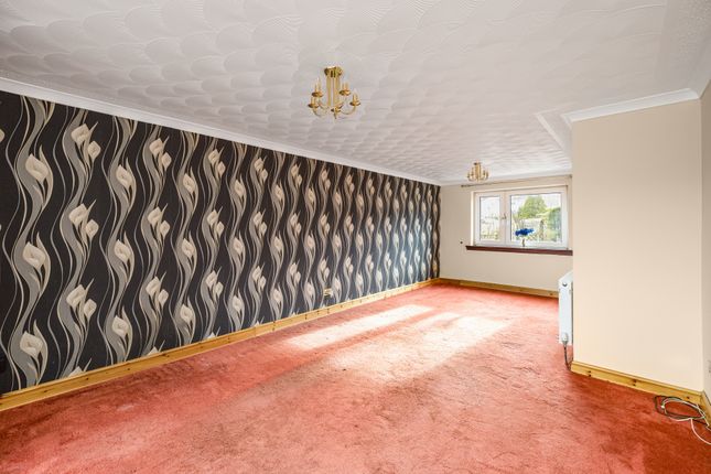 6, Threipmuir Place, Balerno, Edinburgh photo 2