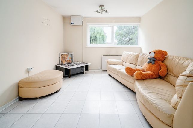 Flat for sale in Milton Road, Harpenden