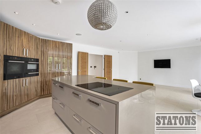 The Mahogany Suite, 5 Bayview House, 20, Uplands Park Road, Enfield photo 4