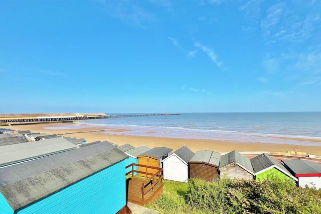 D71, Southcliff, Walton-on-the-Naze photo 2