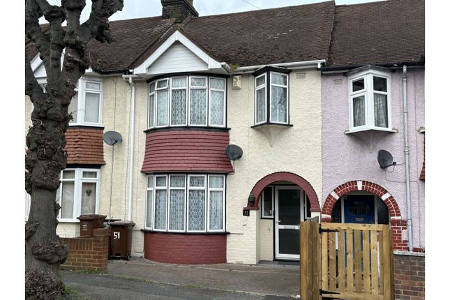 Terraced house for sale in Westmount Avenue, Chatham