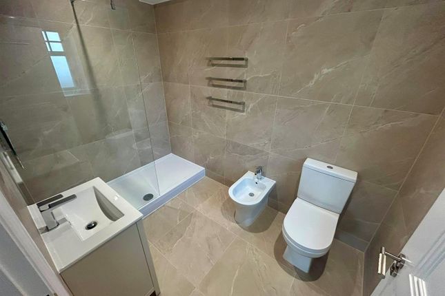 4, Jensen Close, Hornchurch photo 3