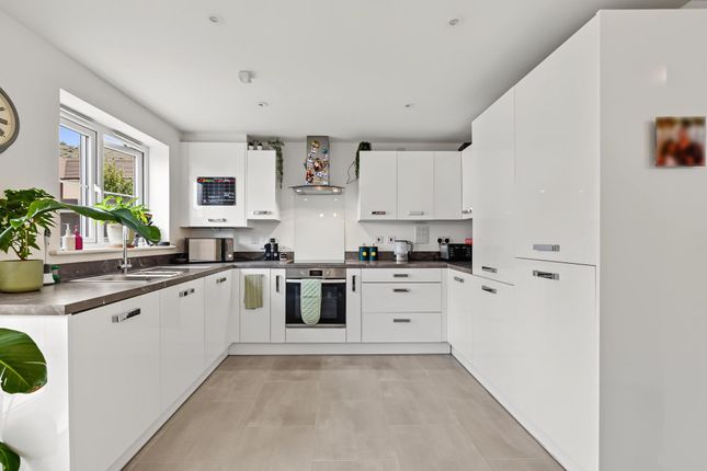 39 Worrall Drive, Rochester photo 3