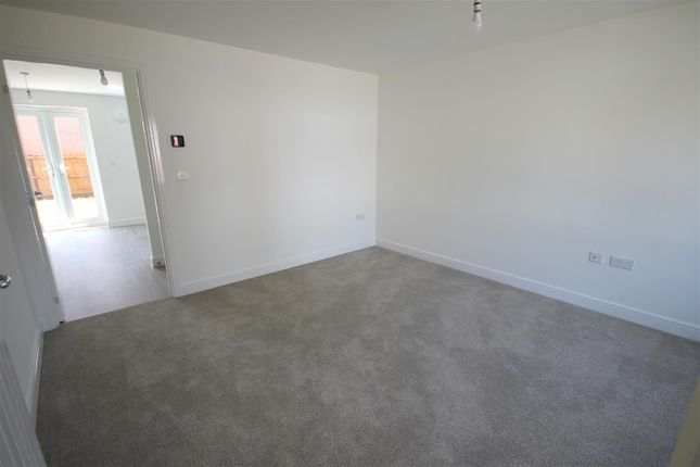 3, Halsnead Hall Close, Knowsley photo 4