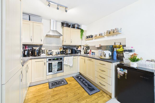 11 Hippisley Court,, Worton Road, Isleworth photo 5
