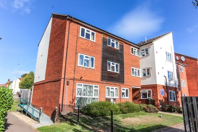 2-bed flat on 32, Townsend Close, Wellingborough, £130,000