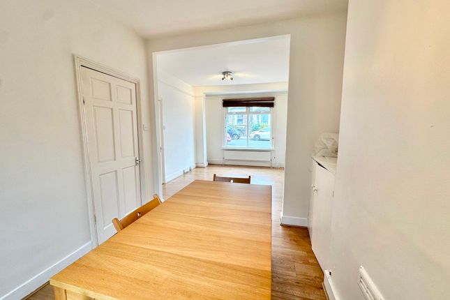 132 Long Lane, London photo 3
