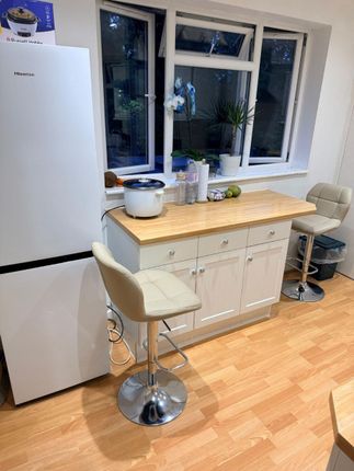 165 Tolcarne Drive, Pinner photo 4