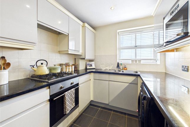37, Henry Laver Court, Colchester photo 4