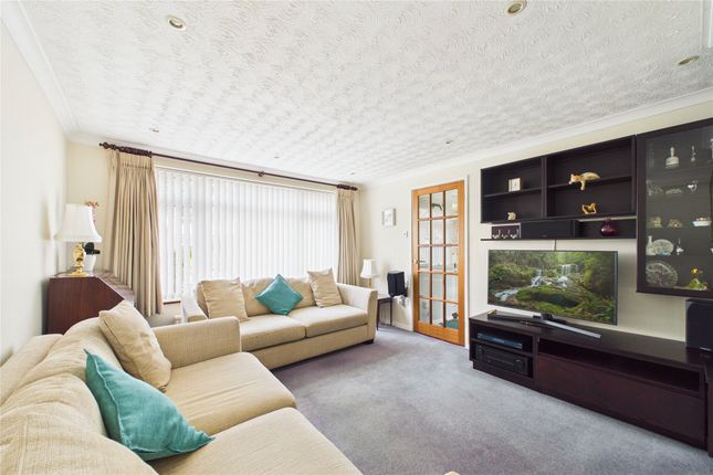 16, Nightingale Crescent, Bracknell photo 3