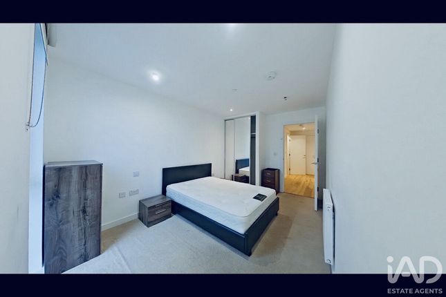 Flat 57 Discovery Tower, 1, Terry Spinks Place, London photo 4