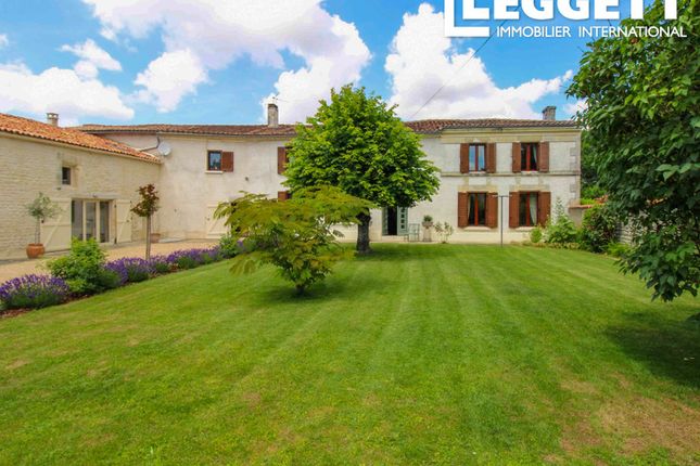 Villa for sale in Saint-Martin-De-Juillers, Charente-Maritime, Nouvelle-Aquitaine
