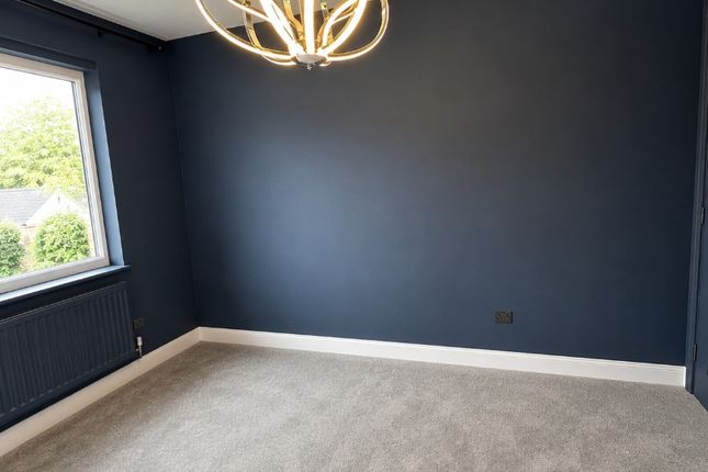 46, Buxton Crescent, Sale photo 4
