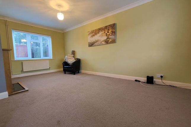 7, Lodge Green Road, Corby photo 3